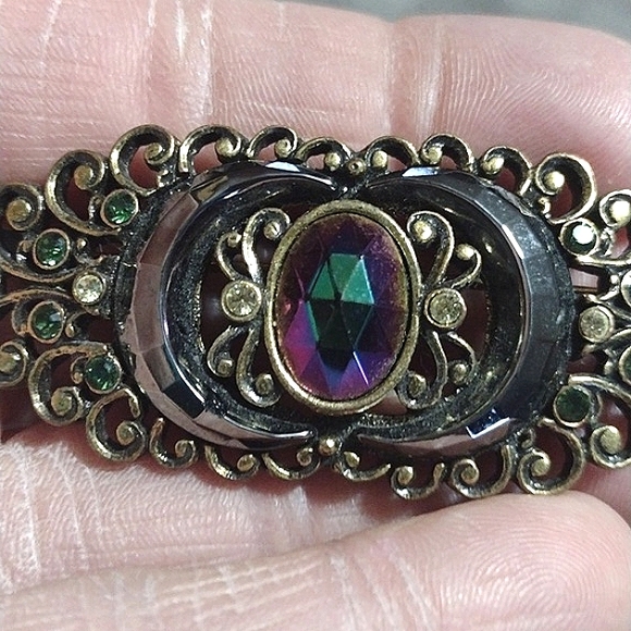 1928 JEWELRY CO. BROOCH RAINBOW AND GREEN RHINESTONE FILIGREE BACKING 3" - Picture 5 of 10